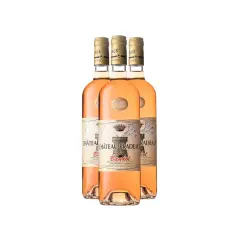 Trois bouteilles de vin rosé de Château Pradeaux Bandol sur fond blanc.