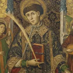 Saint Vincent, auréolé, tient un livre et une palme. Deux anges l'accompagnent, l'un jouant du luth. Une œuvre d'art datant de saint Vincent.