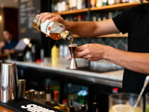 Bouteille ou verre - Maîtrisez le service des boissons