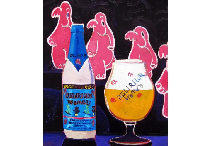 Une bière Delirium Tremens, avec ses éléphants roses en arrière-plan, prête à être dégustée.