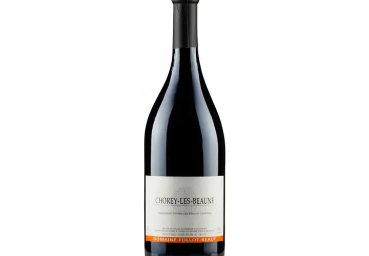 Bouteille de vin rouge du Domaine Tollot-Beaut, appellation Chorey-Les-Beaune Contrôlée. Une belle bouteille pour une dégustation.