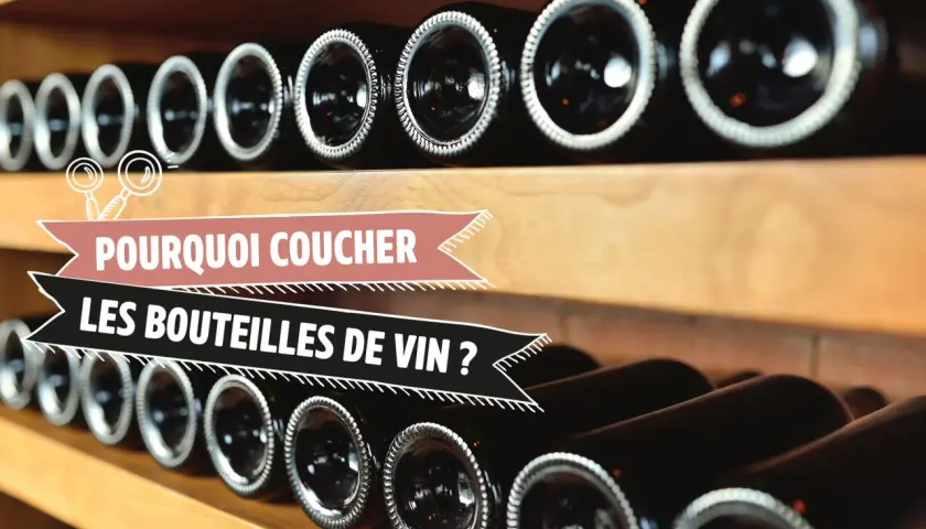 Bouteilles de vin rangées sur des étagères en bois, avec un texte superposé.
