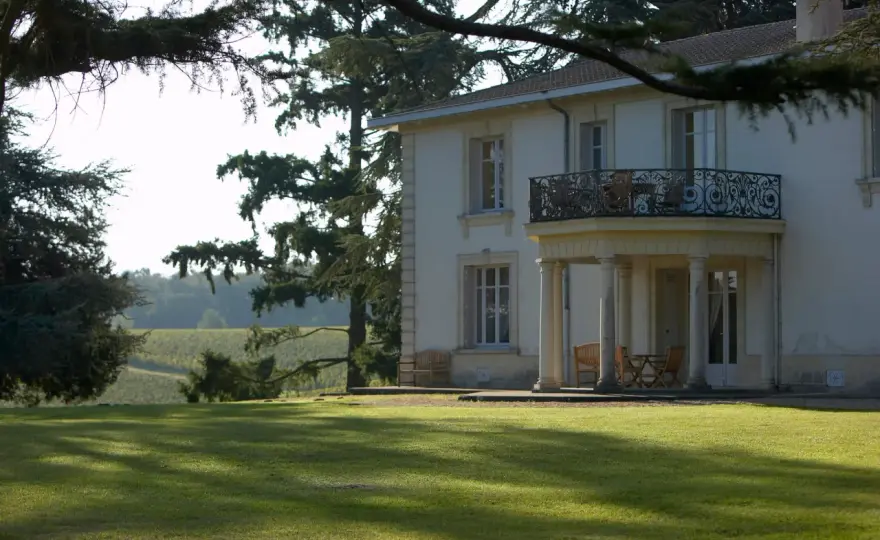 Château Pey La Tour - Le Bordeaux Supérieur fiable et accessible