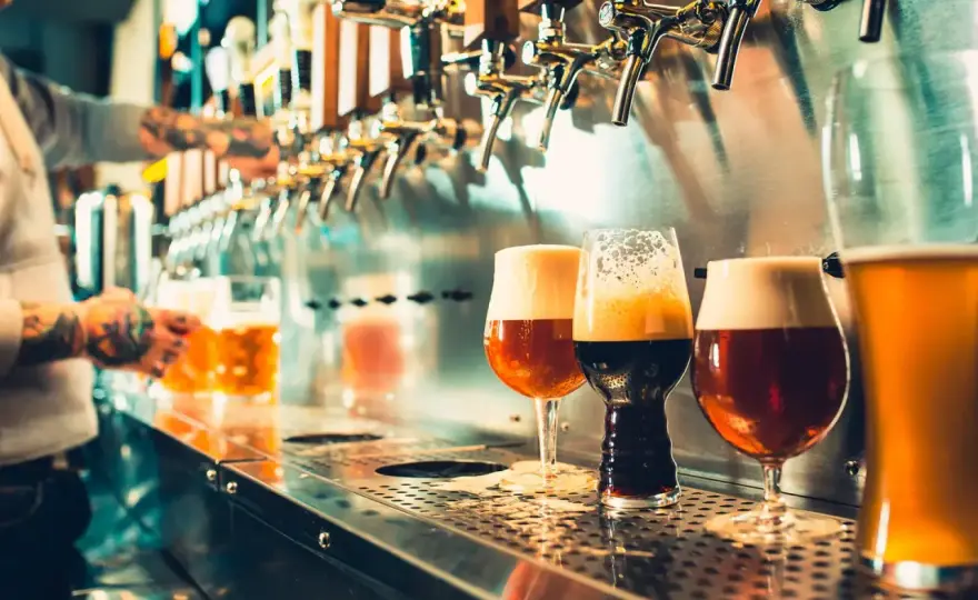 Commander une bière au bar - Évitez les erreurs et profitez